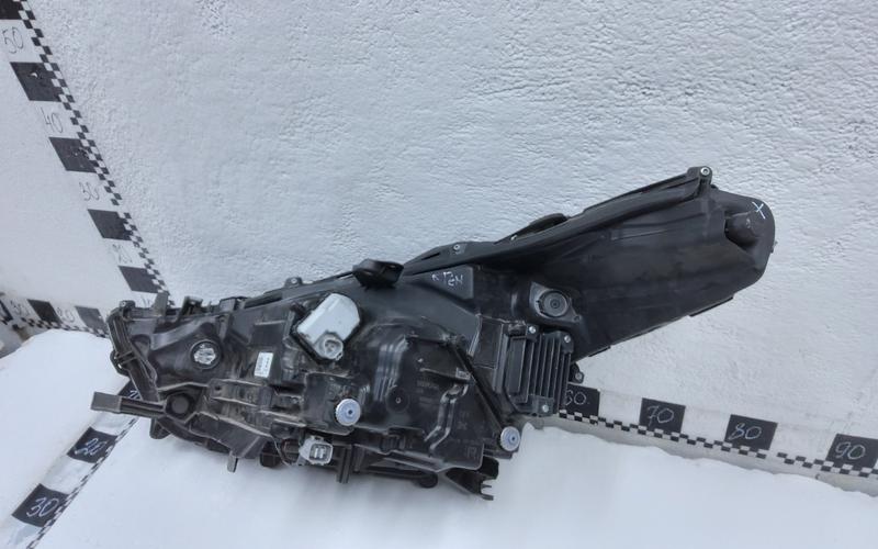 Фара передняя правая Toyota Highlander 4 LED