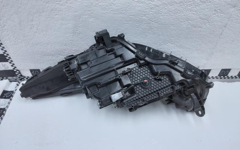 Фара передняя правая Toyota Highlander 4 LED