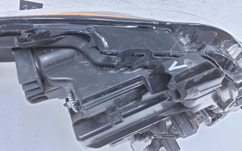 Фара передняя правая Toyota Highlander 4 LED