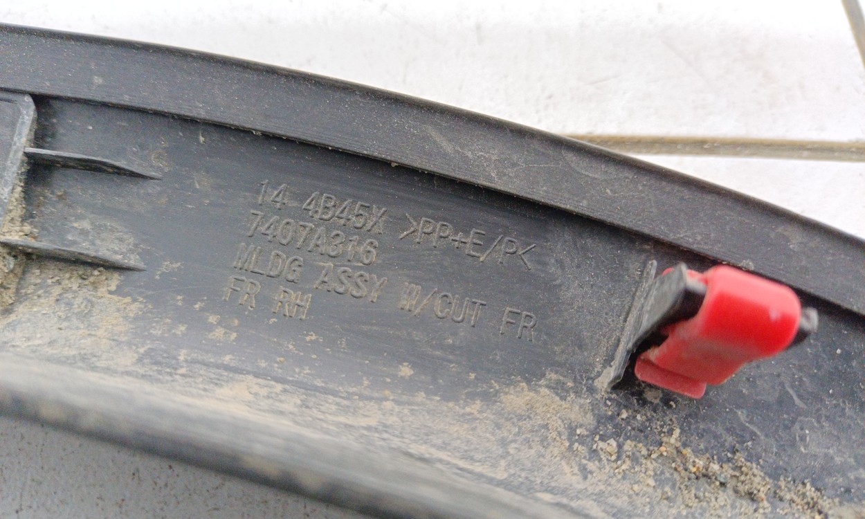 Накладка переднего бампера правая Mitsubishi Outlander 3 Restail 2