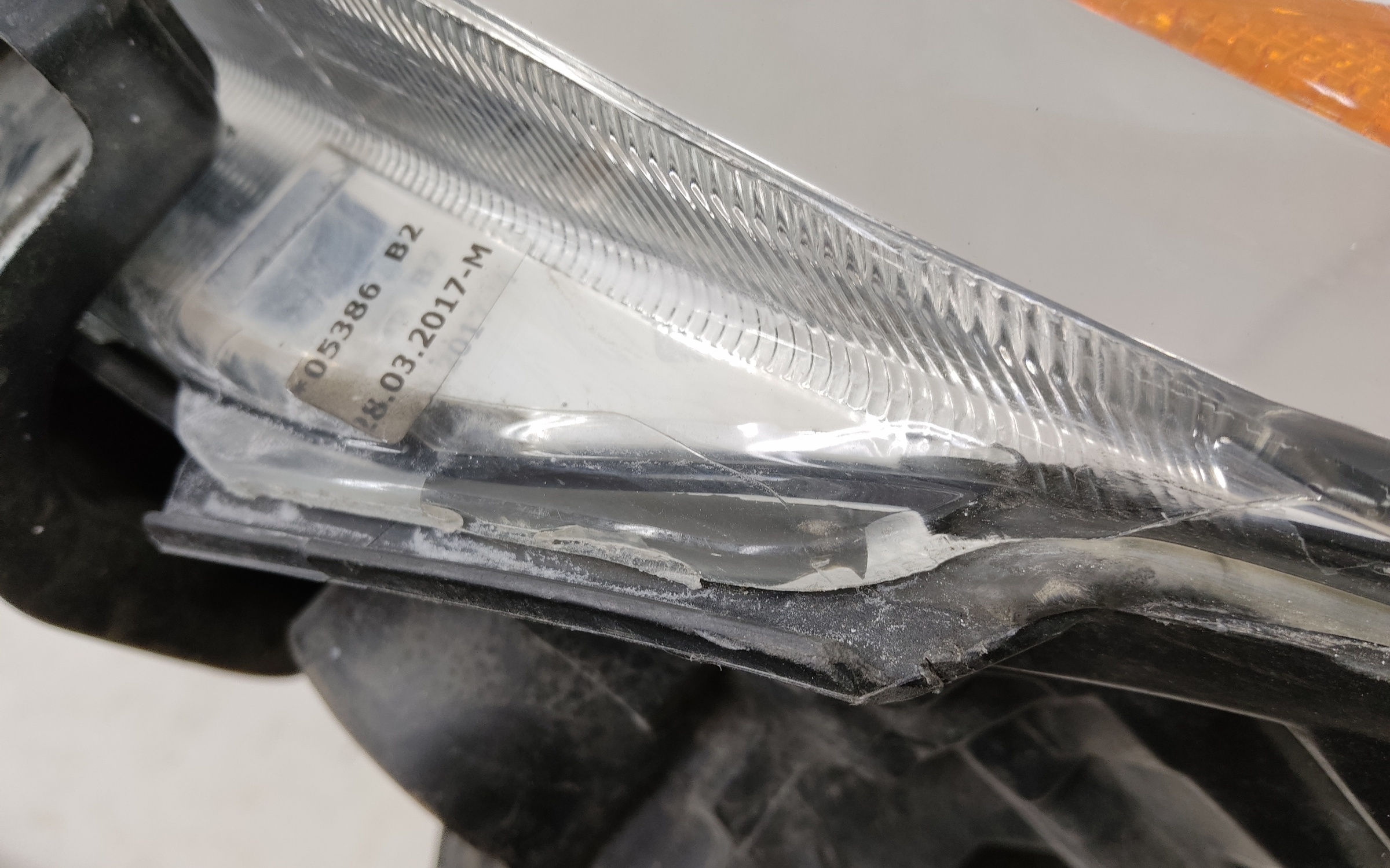 Фара передняя левая Ford Kuga 2 Restail галоген линза с ДХО