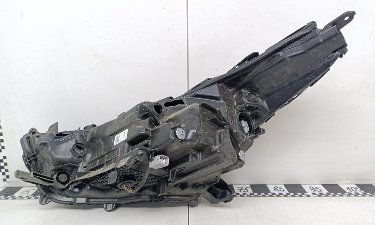 Фара передняя правая Toyota Highlander 4 LED