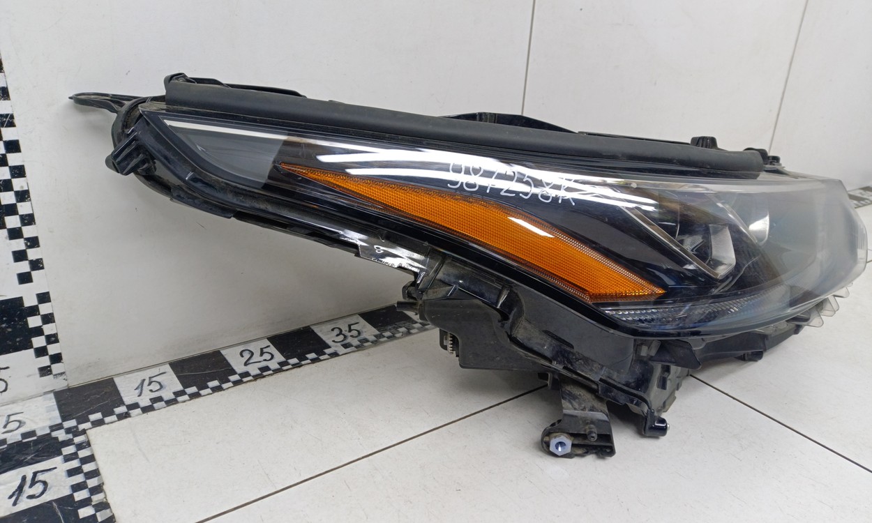 Фара передняя правая Toyota Highlander 4 LED