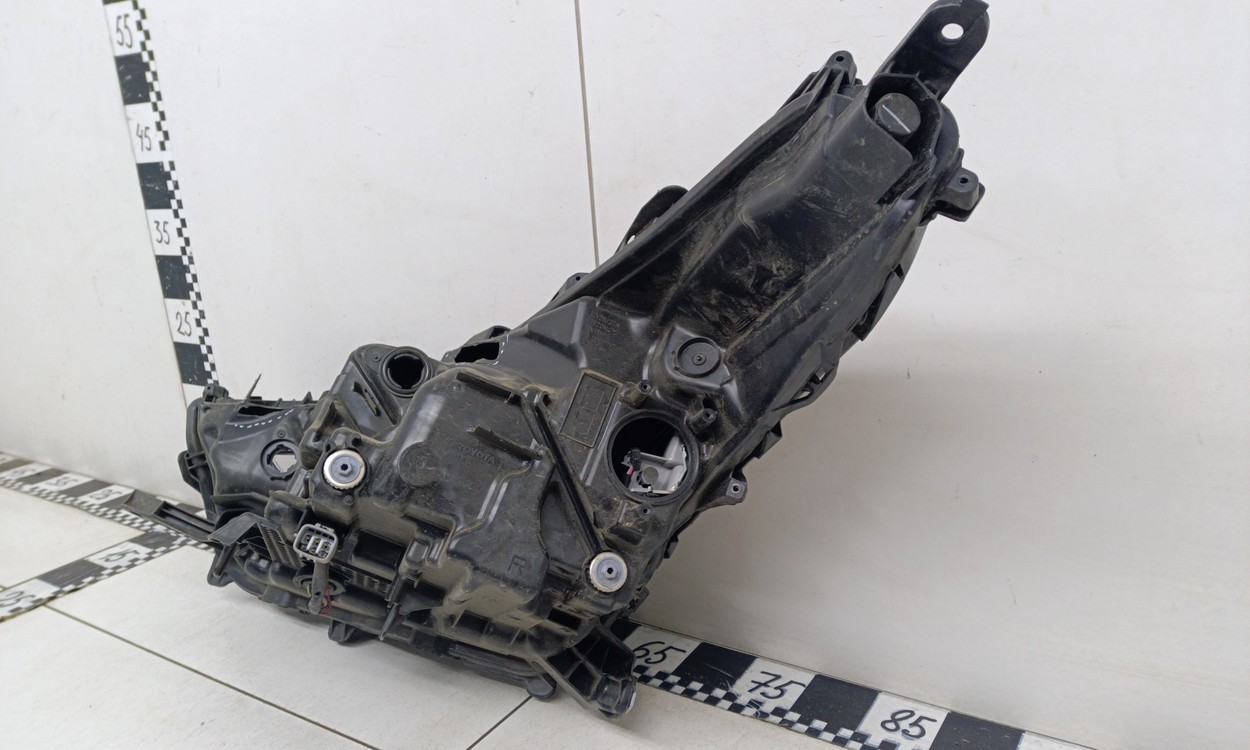 Фара передняя правая Toyota Highlander 4 LED