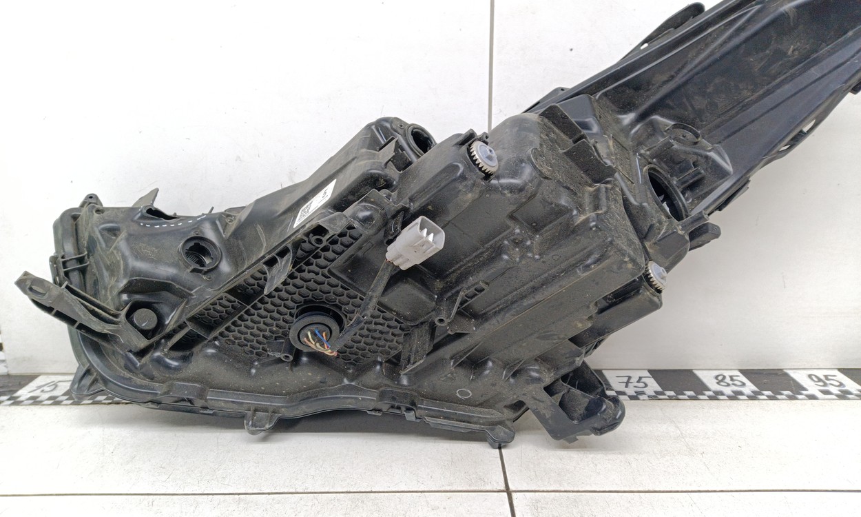 Фара передняя правая Toyota Highlander 4 LED