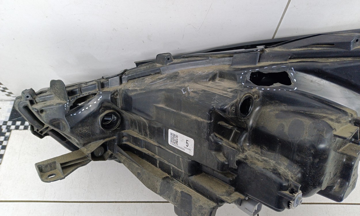 Фара передняя правая Toyota Highlander 4 LED