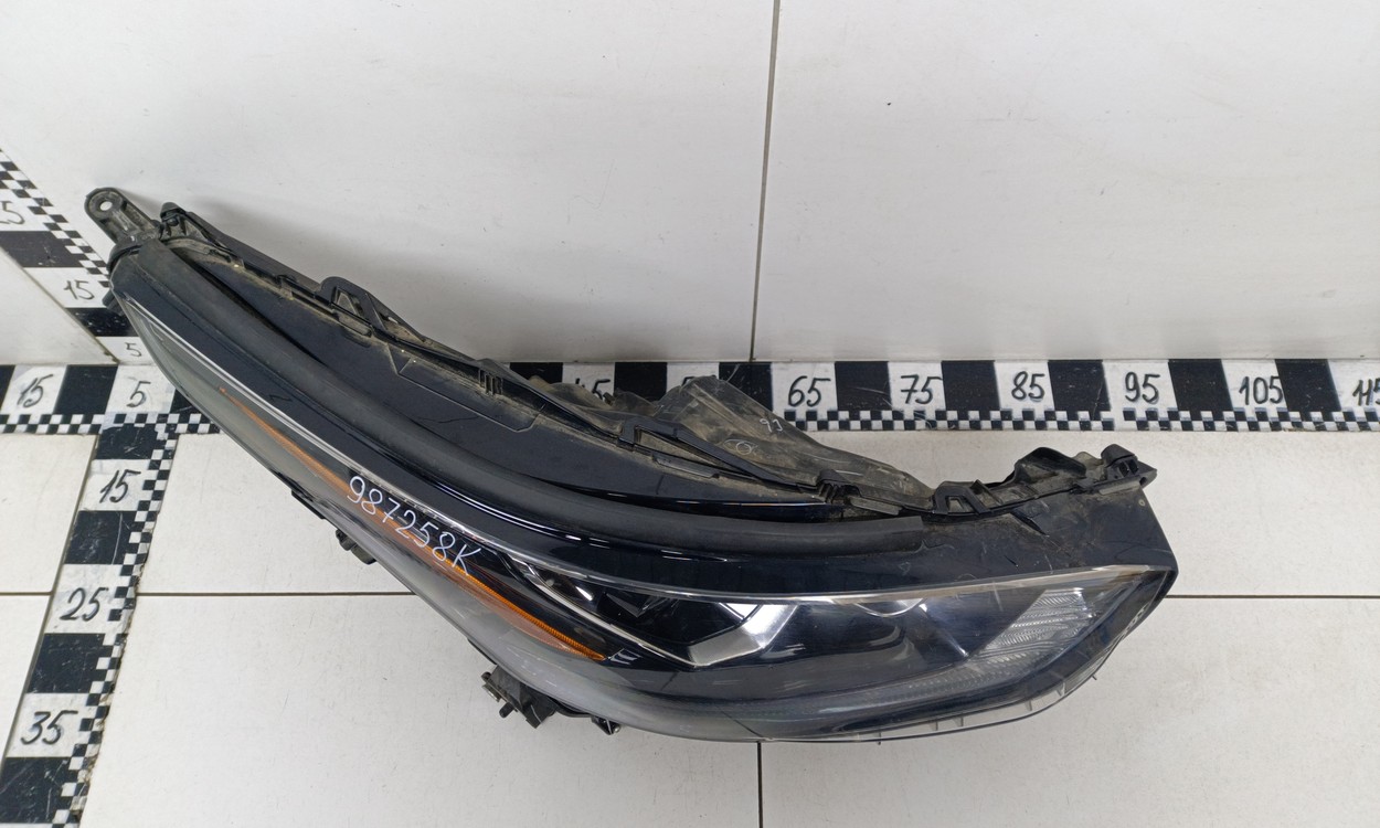 Фара передняя правая Toyota Highlander 4 LED