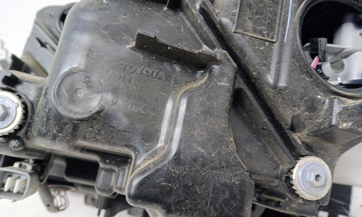 Фара передняя правая Toyota Highlander 4 LED