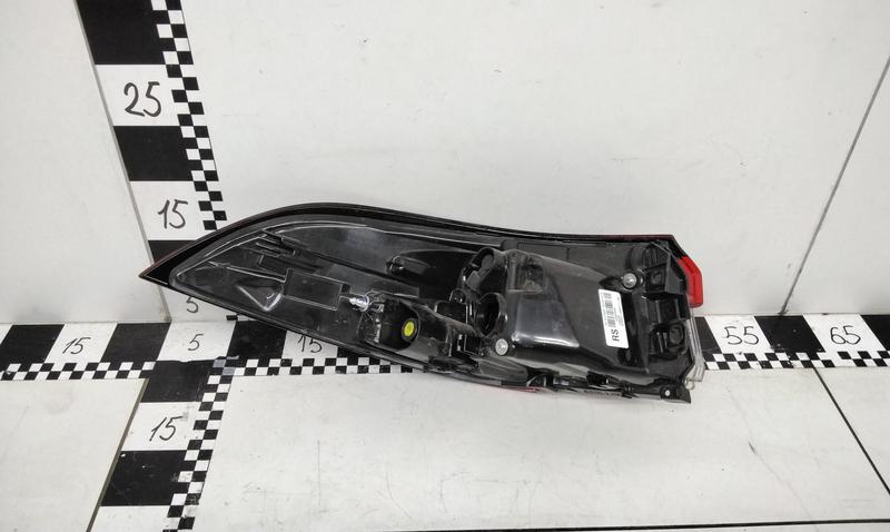 Фонарь задний правый наружный Toyota Corolla Е210