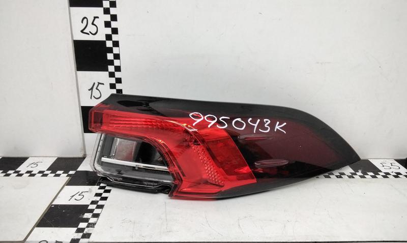 Фонарь задний правый наружный Toyota Corolla Е210