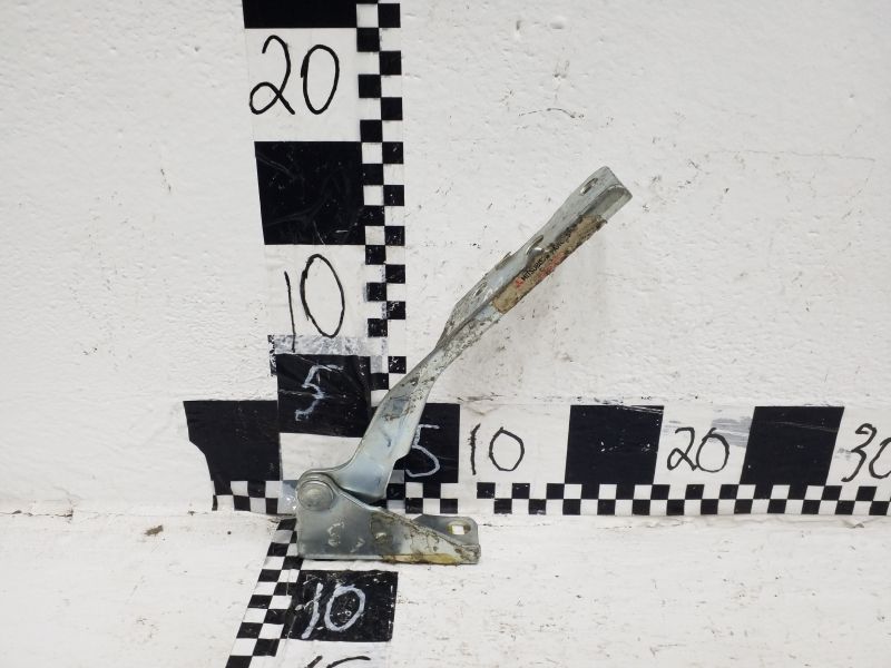 Петля капота правая Mitsubishi Lancer 9