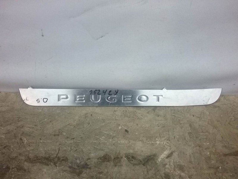 Накладка декоративная порога передняя правая Peugeot 