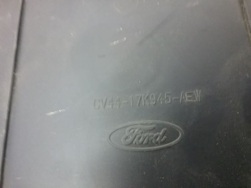 Накладка переднего бампера под номерной знак Ford Kuga 2