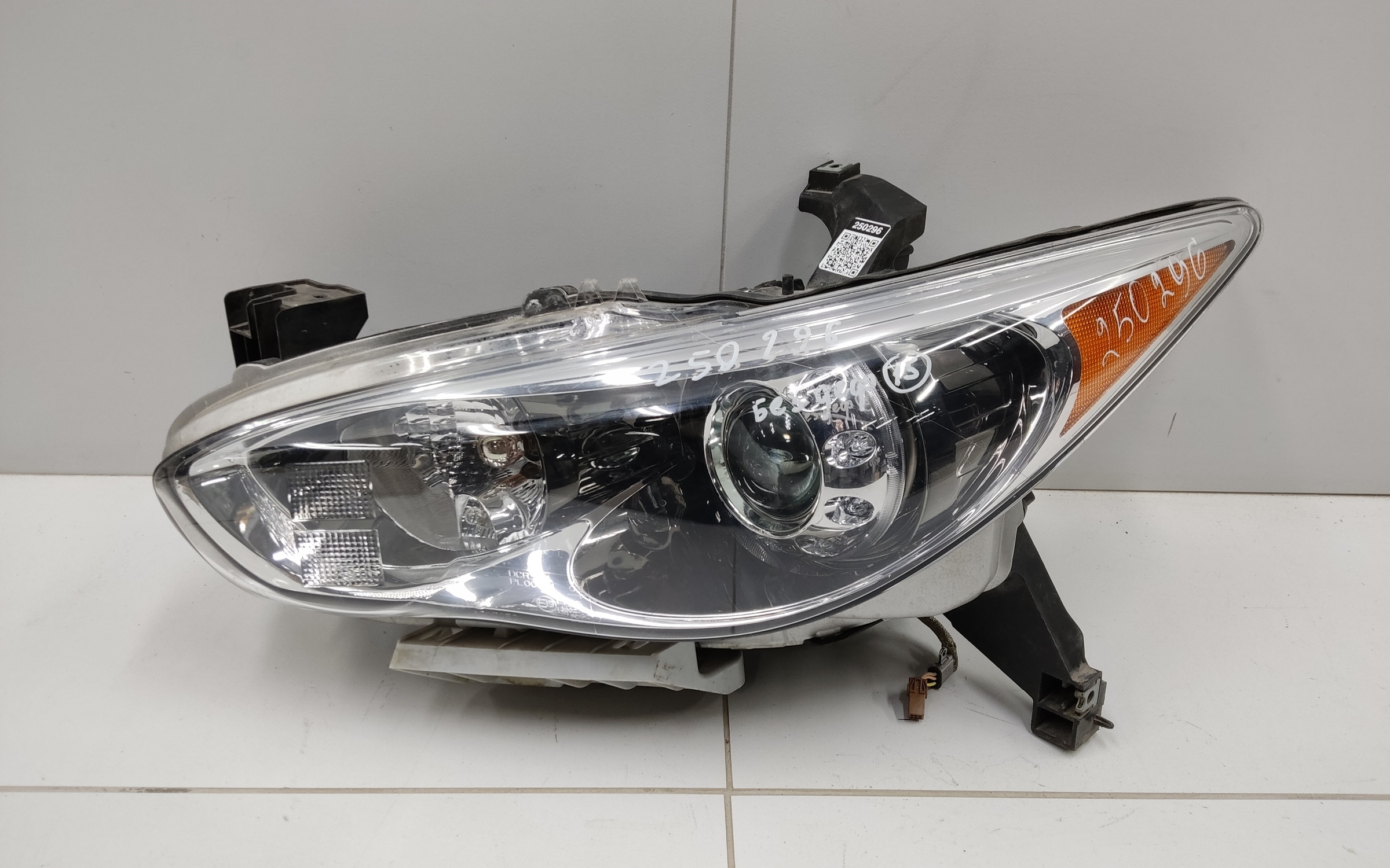 Фара передняя левая Infiniti QX60 1 ксенон