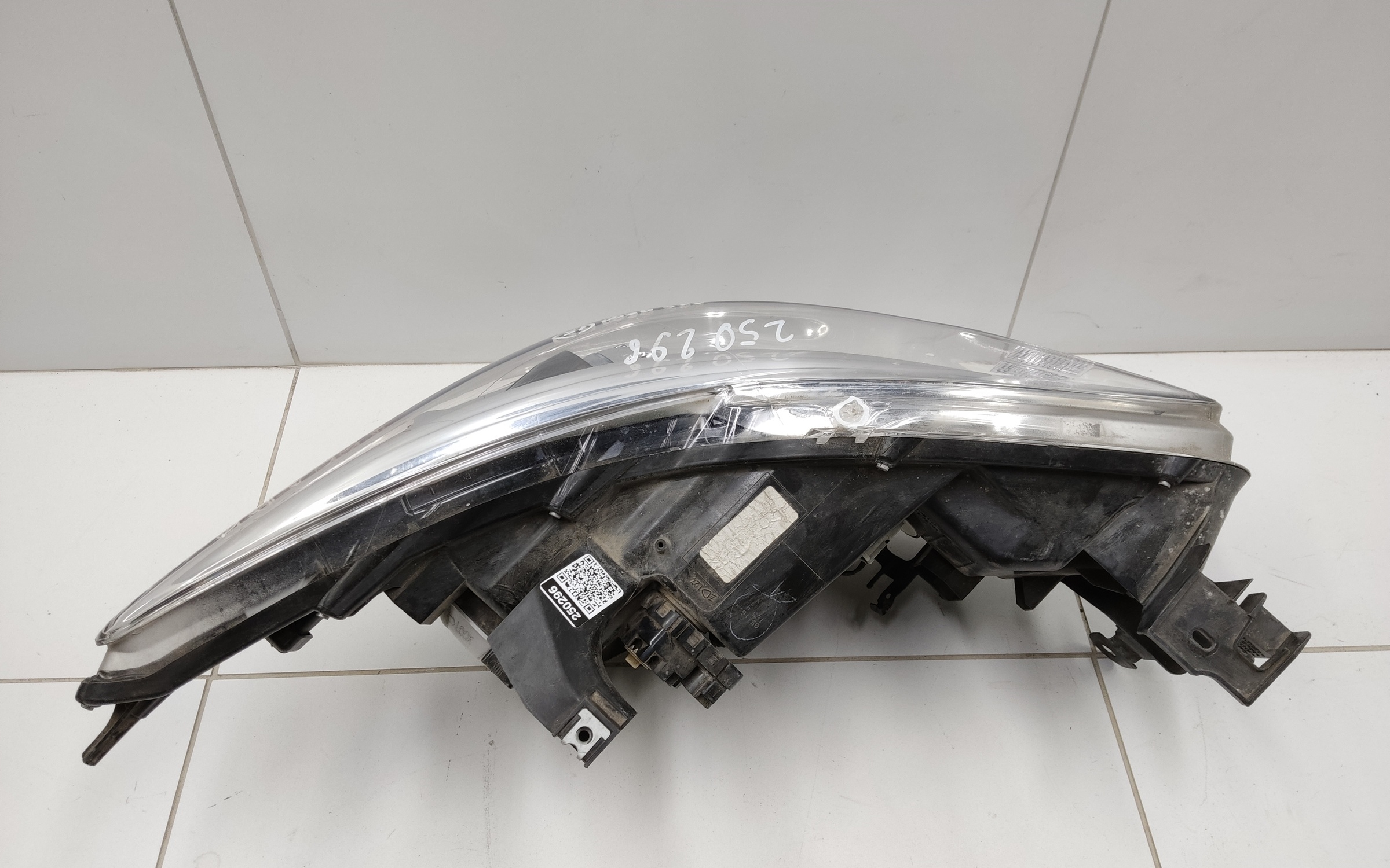 Фара передняя левая Infiniti QX60 1 ксенон