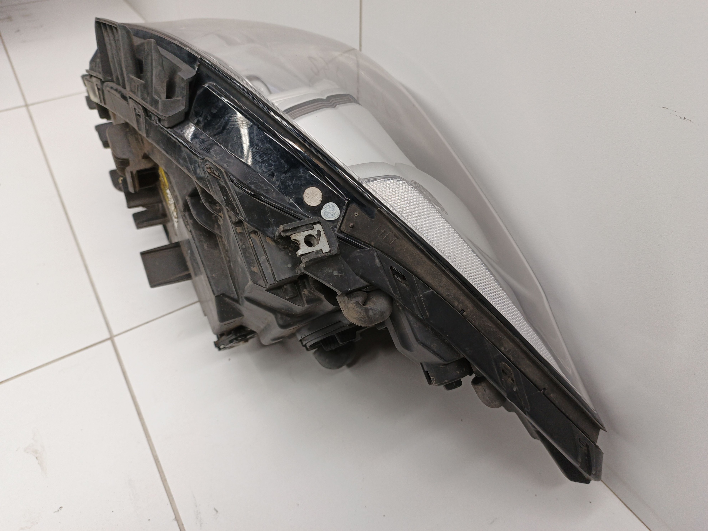 Фара передняя левая Kia Quoris ксенон с ДХО