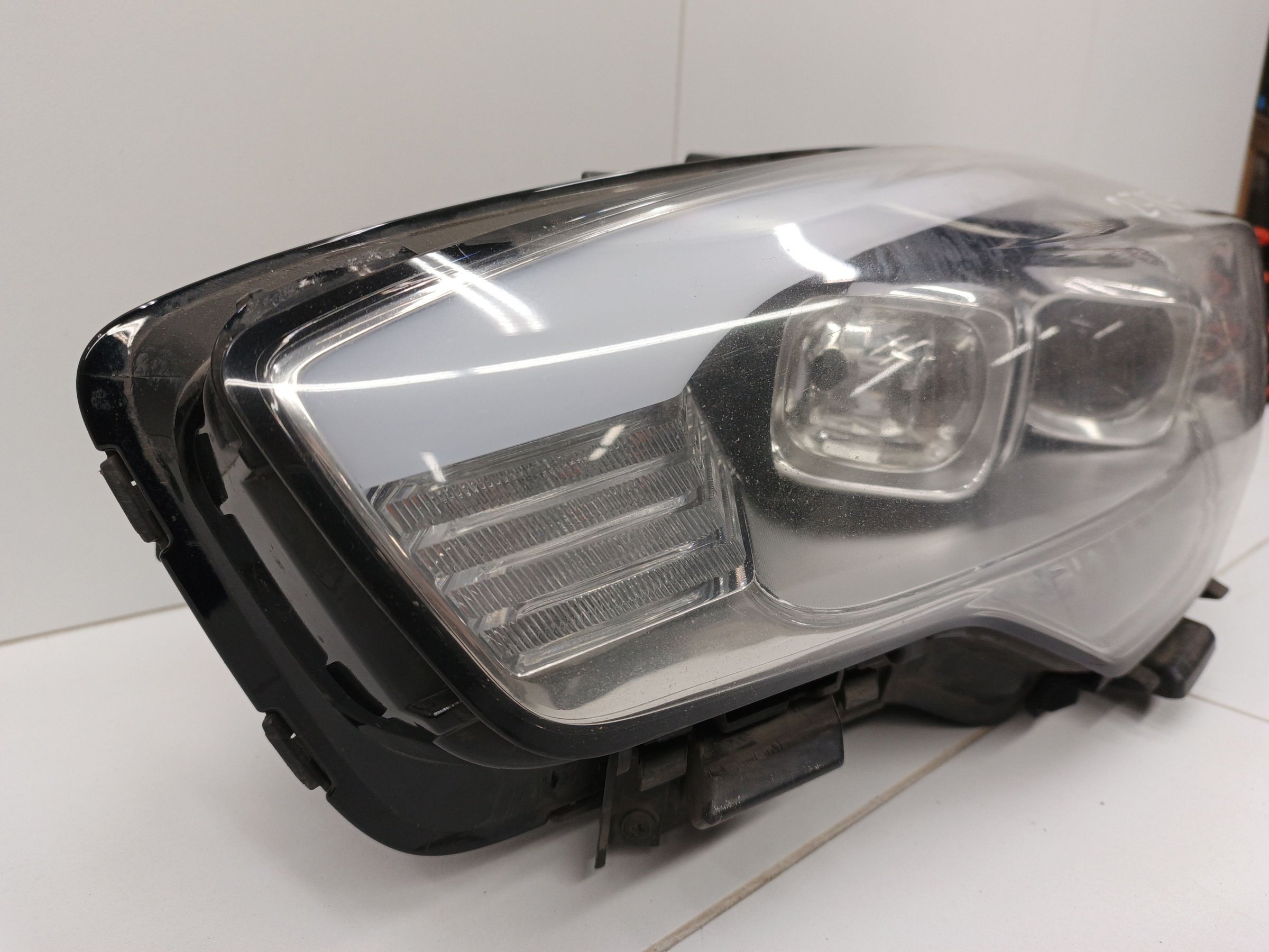 Фара передняя левая Kia Quoris ксенон с ДХО