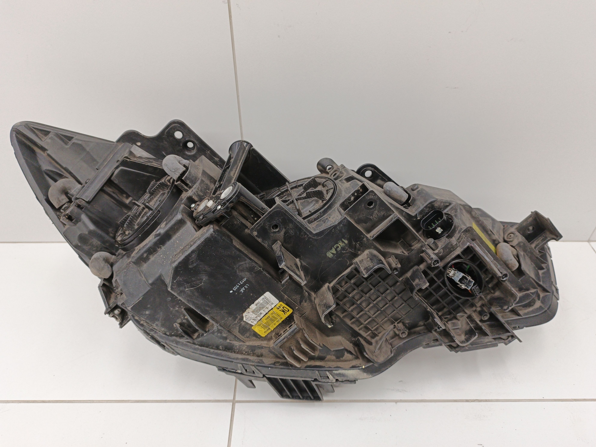 Фара передняя левая Kia Quoris ксенон с ДХО