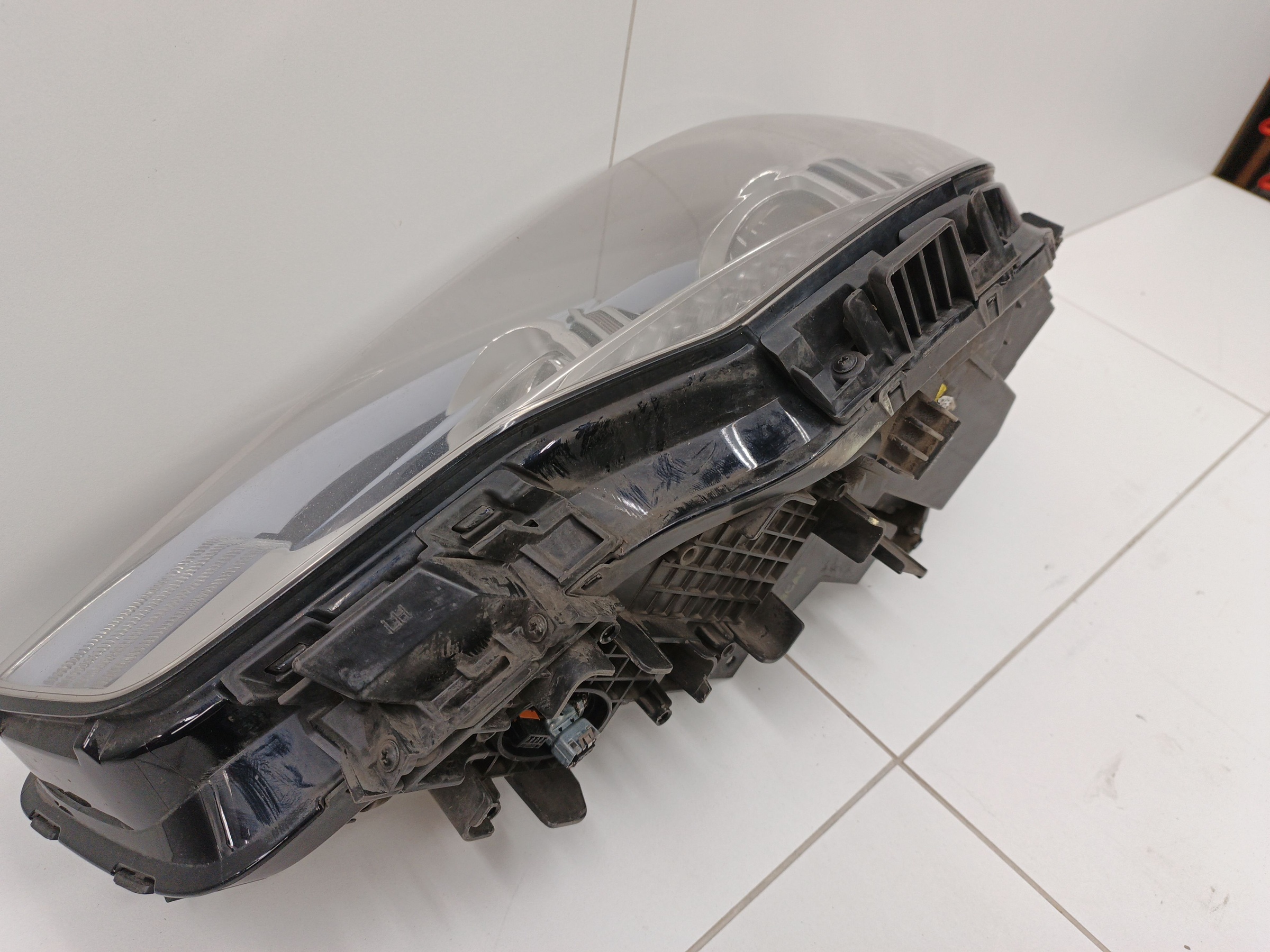 Фара передняя левая Kia Quoris ксенон с ДХО