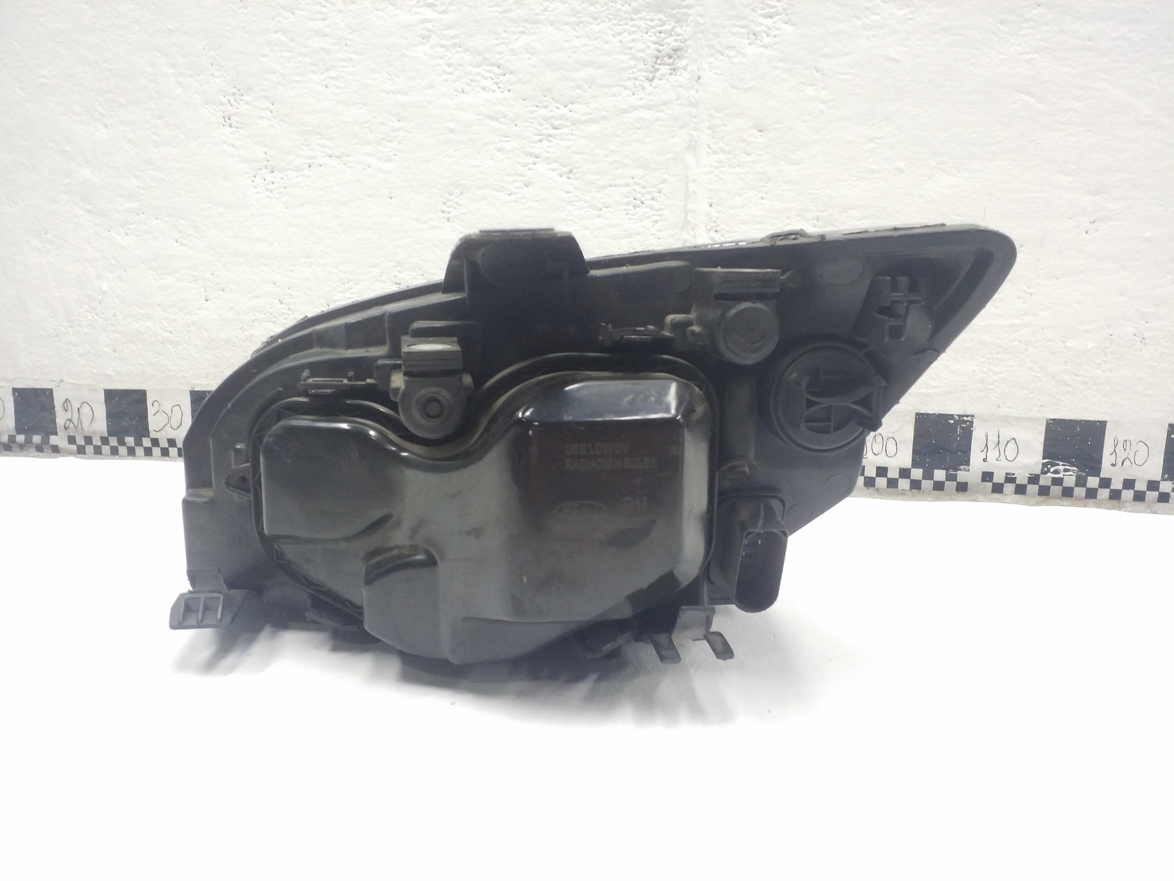 Фара передняя правая Ford Focus 2 галоген черная 