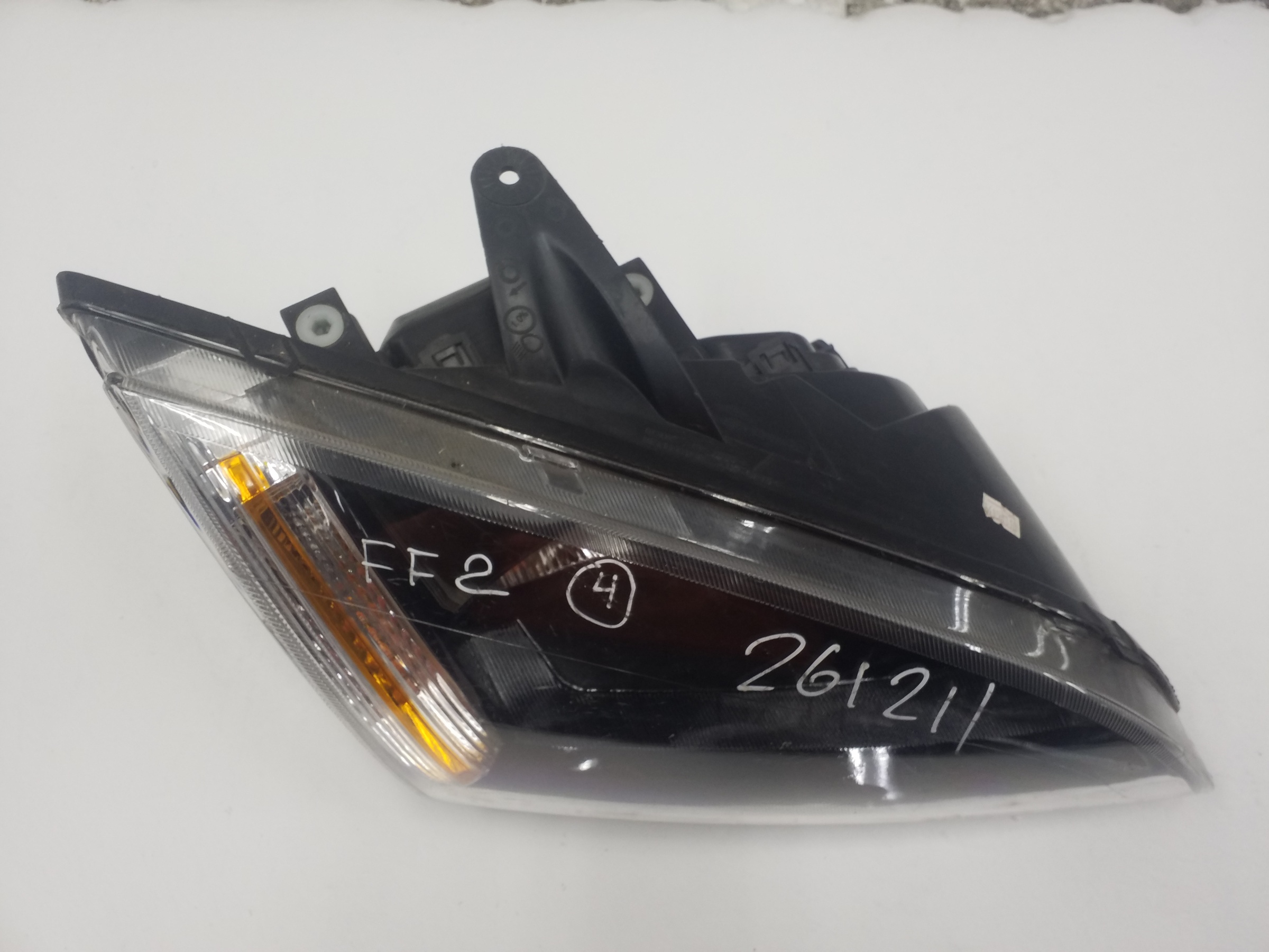 Фара передняя правая Ford Focus 2 галоген черная 