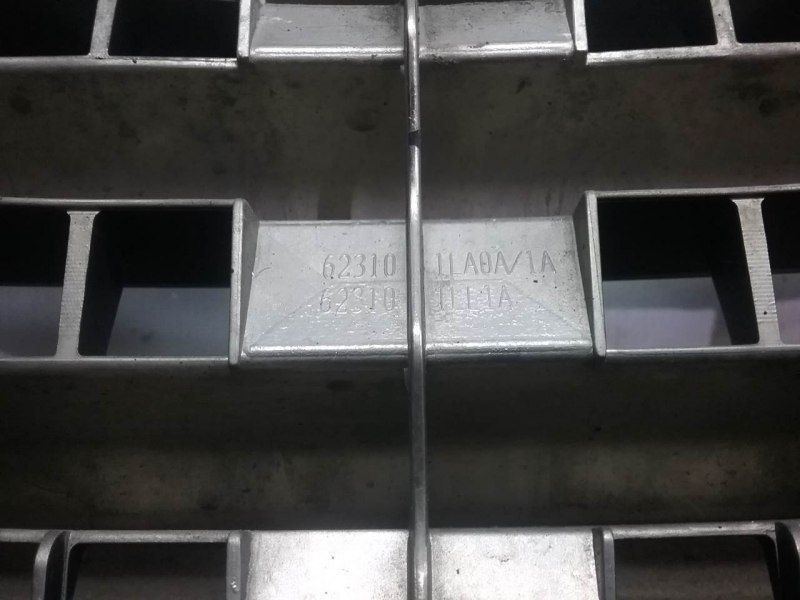 Решетка радиатора Infiniti QX56 2