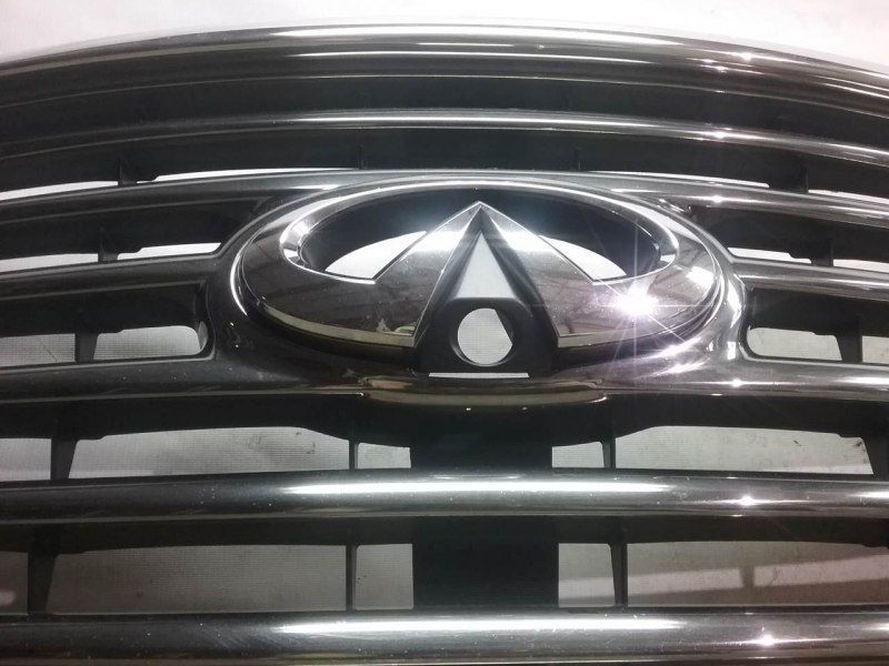 Решетка радиатора Infiniti QX56 2
