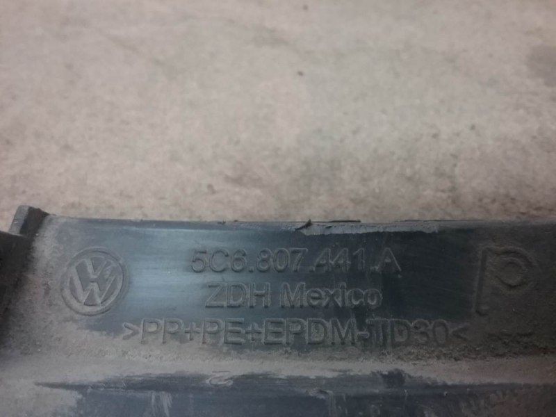 Заглушка буксировочного крюка заднего бампера Volkswagen Jetta 6