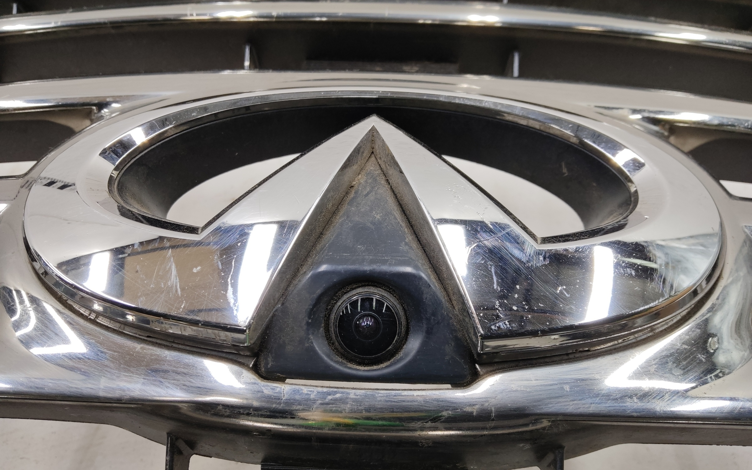 Решетка радиатора Infiniti QX56 2