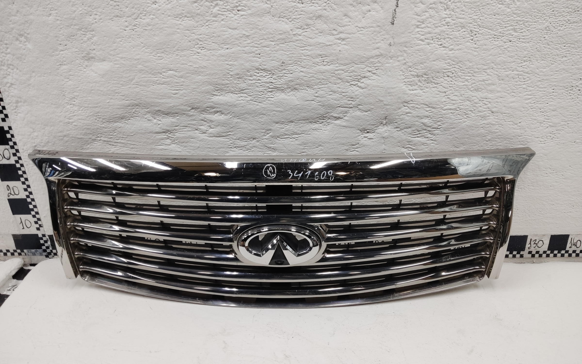 Решетка радиатора Infiniti QX56 2
