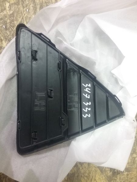 Решетка переднего бампера левая &laquo; API &raquo; Ford Focus 3