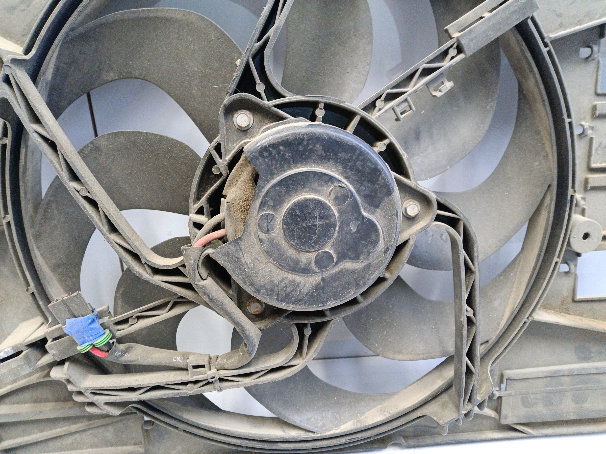 Диффузор радиатора ДВС в сборе Ford Mondeo 4