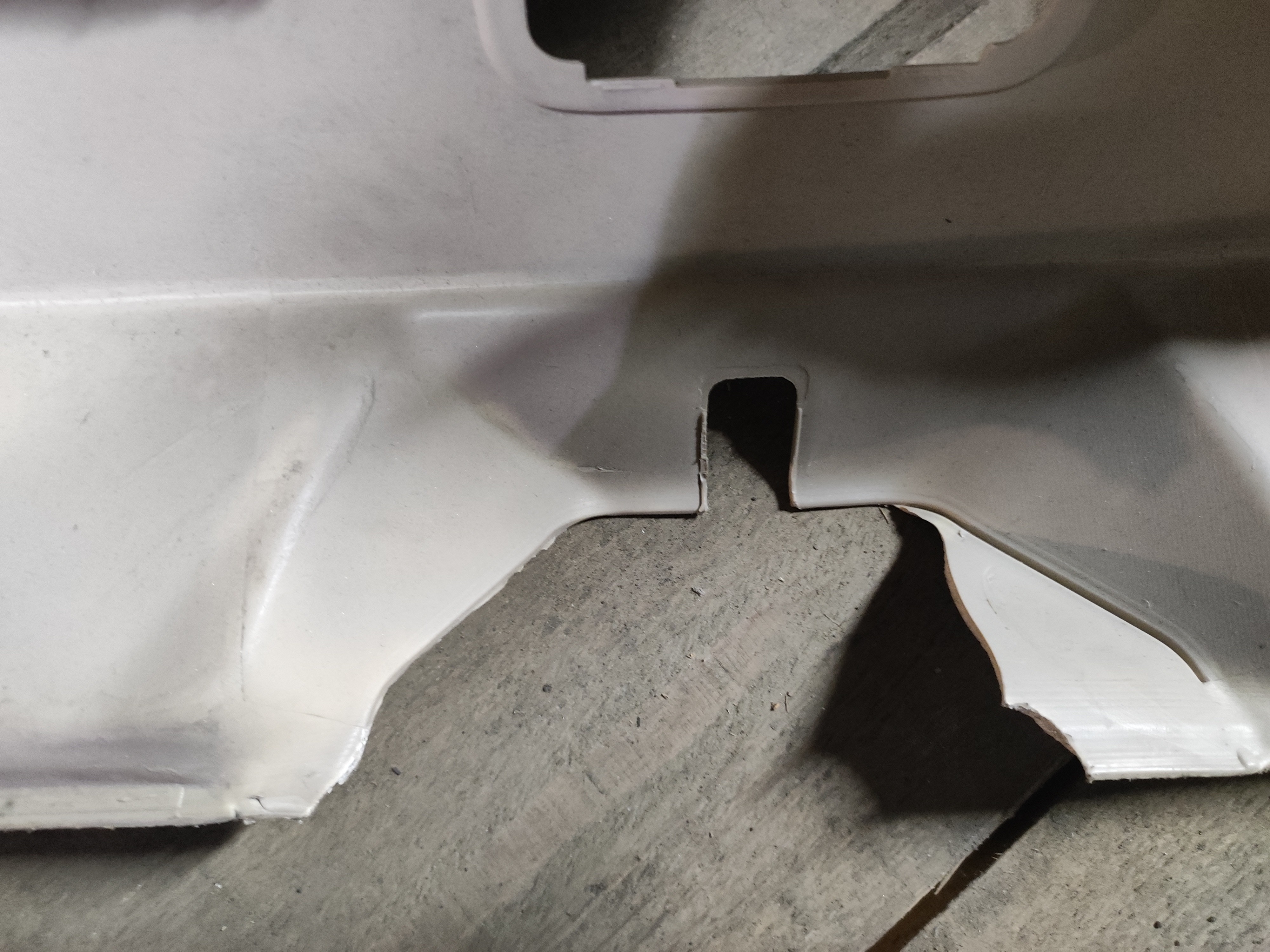 Обшивка крышки багажника Toyota Alphard 2