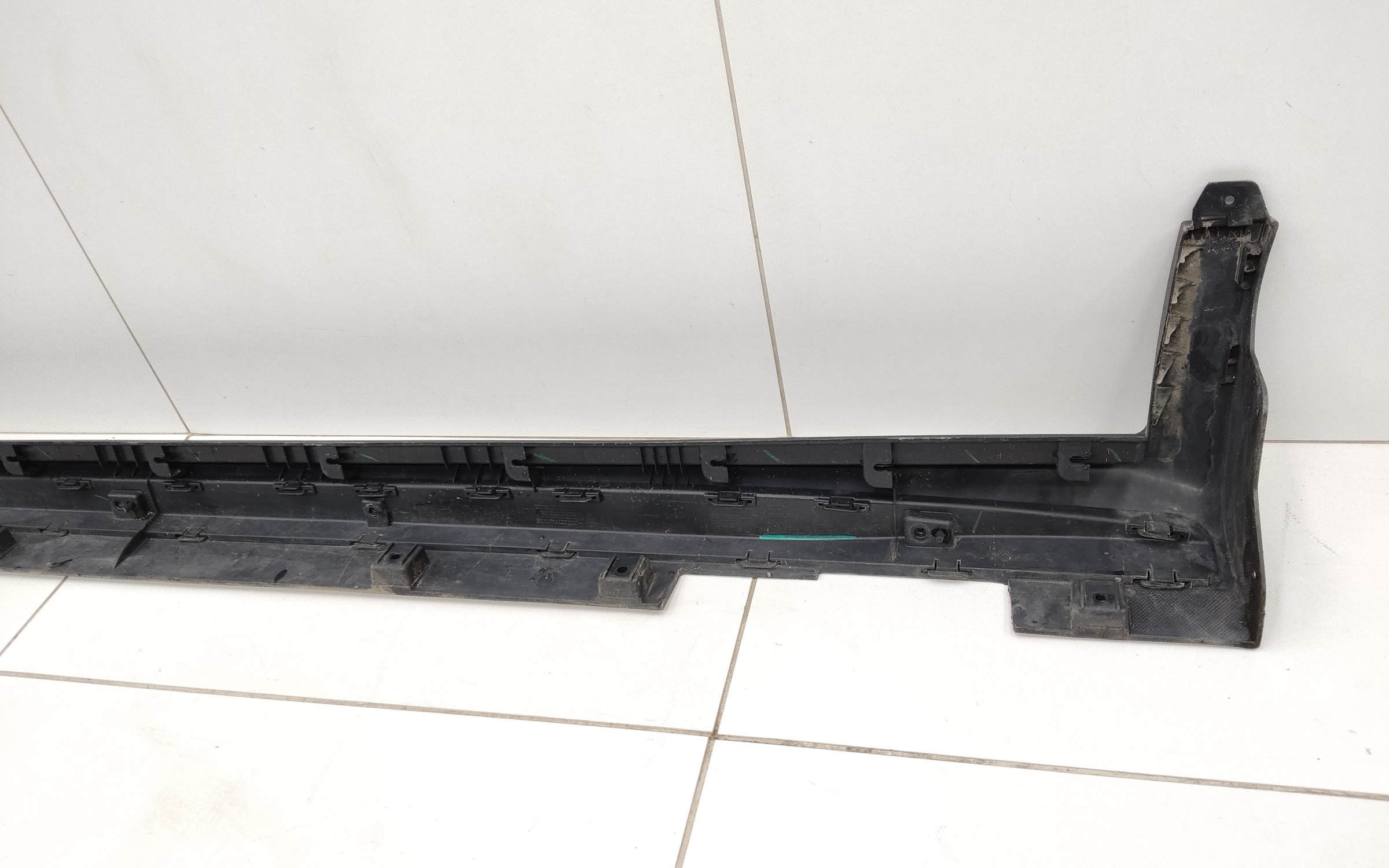 Накладка порога правого Geely Coolray