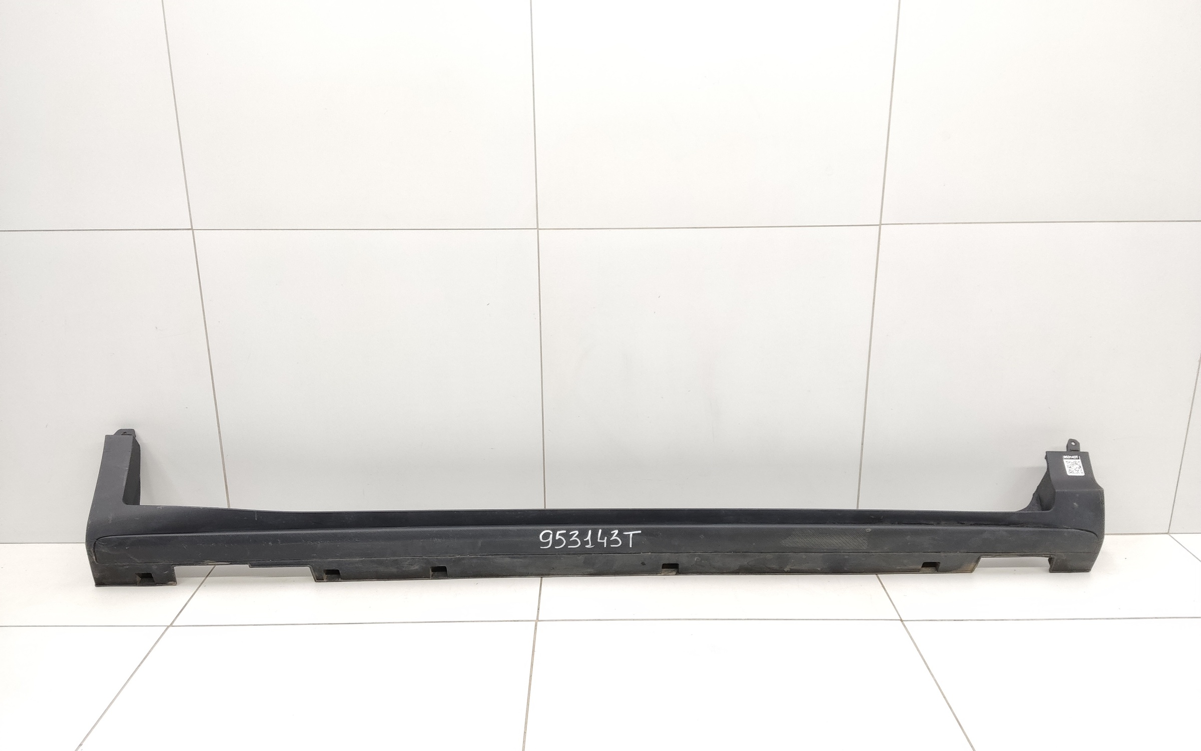 Накладка порога правого Geely Coolray