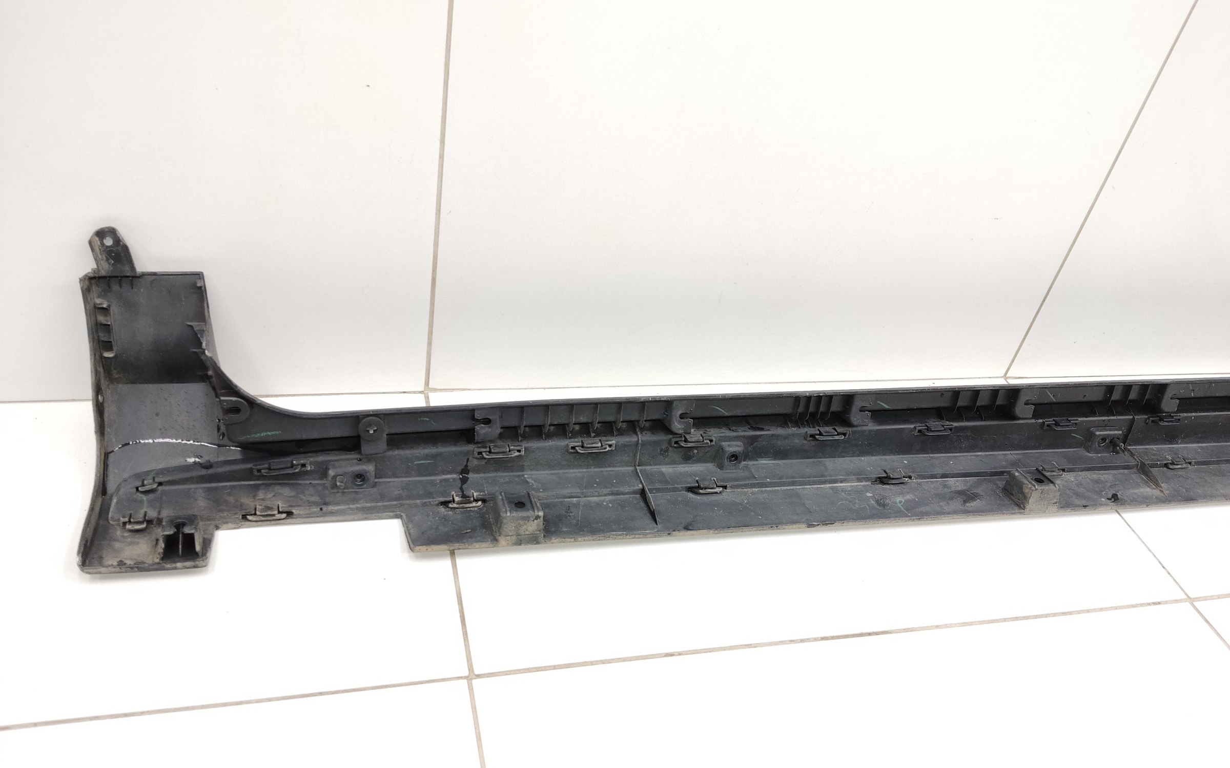 Накладка порога правого Geely Coolray