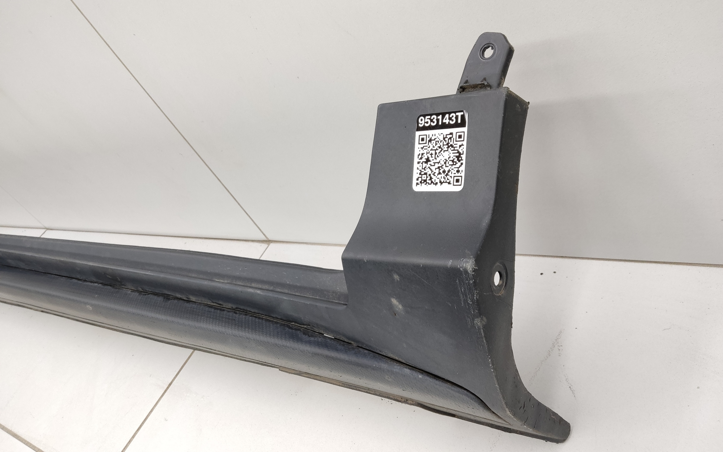 Накладка порога правого Geely Coolray