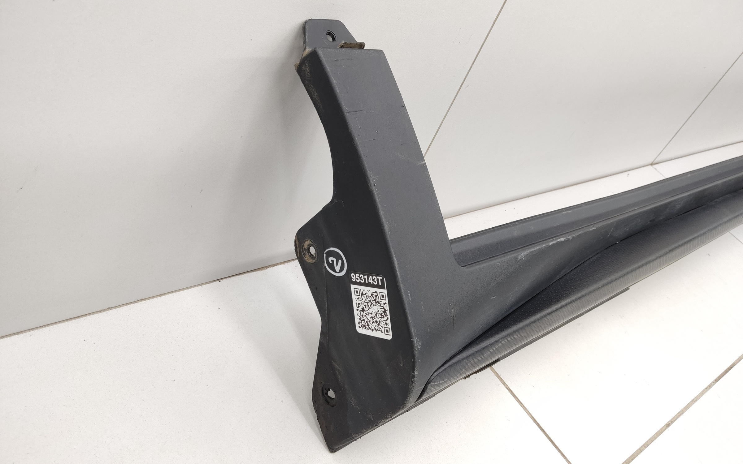 Накладка порога правого Geely Coolray