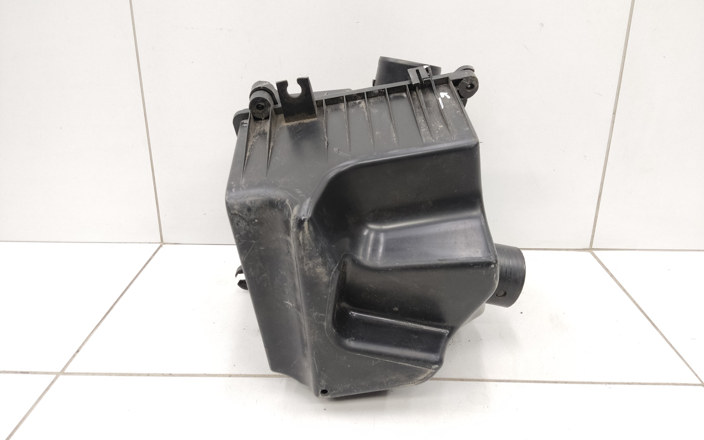 Корпус воздушного фильтра Lada Kalina 1