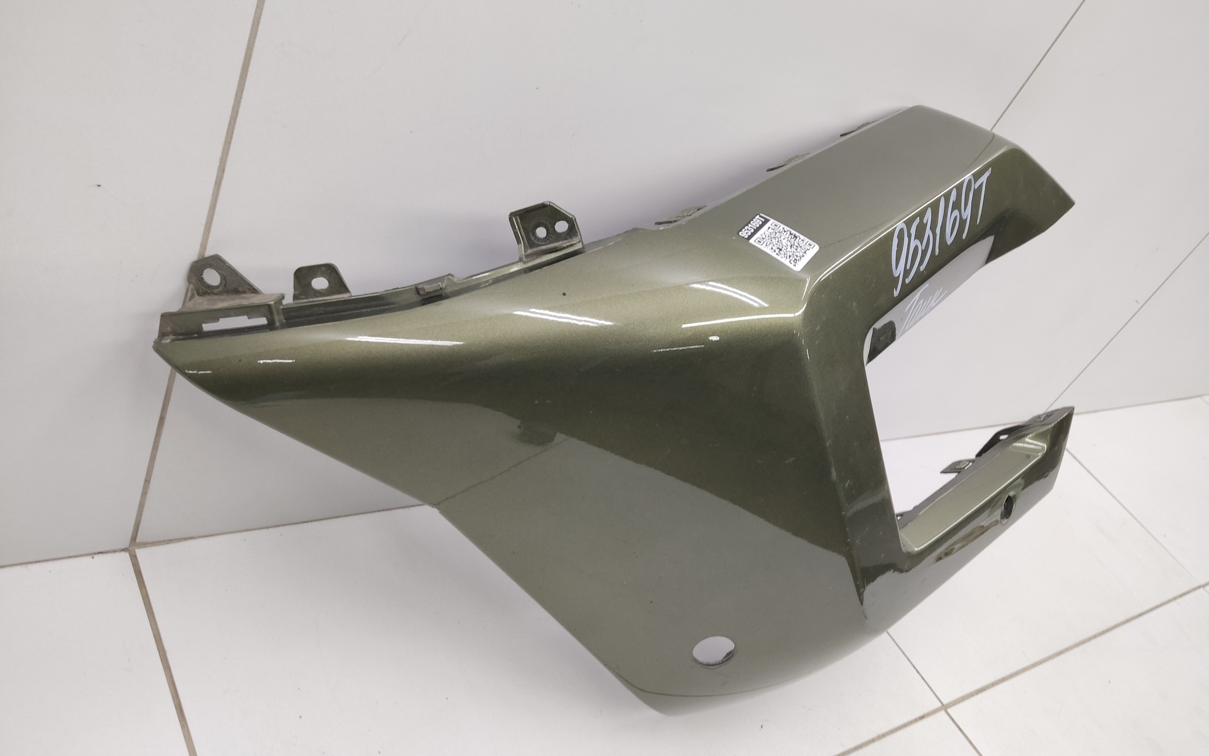 Бампер передний правая часть Tank 400
