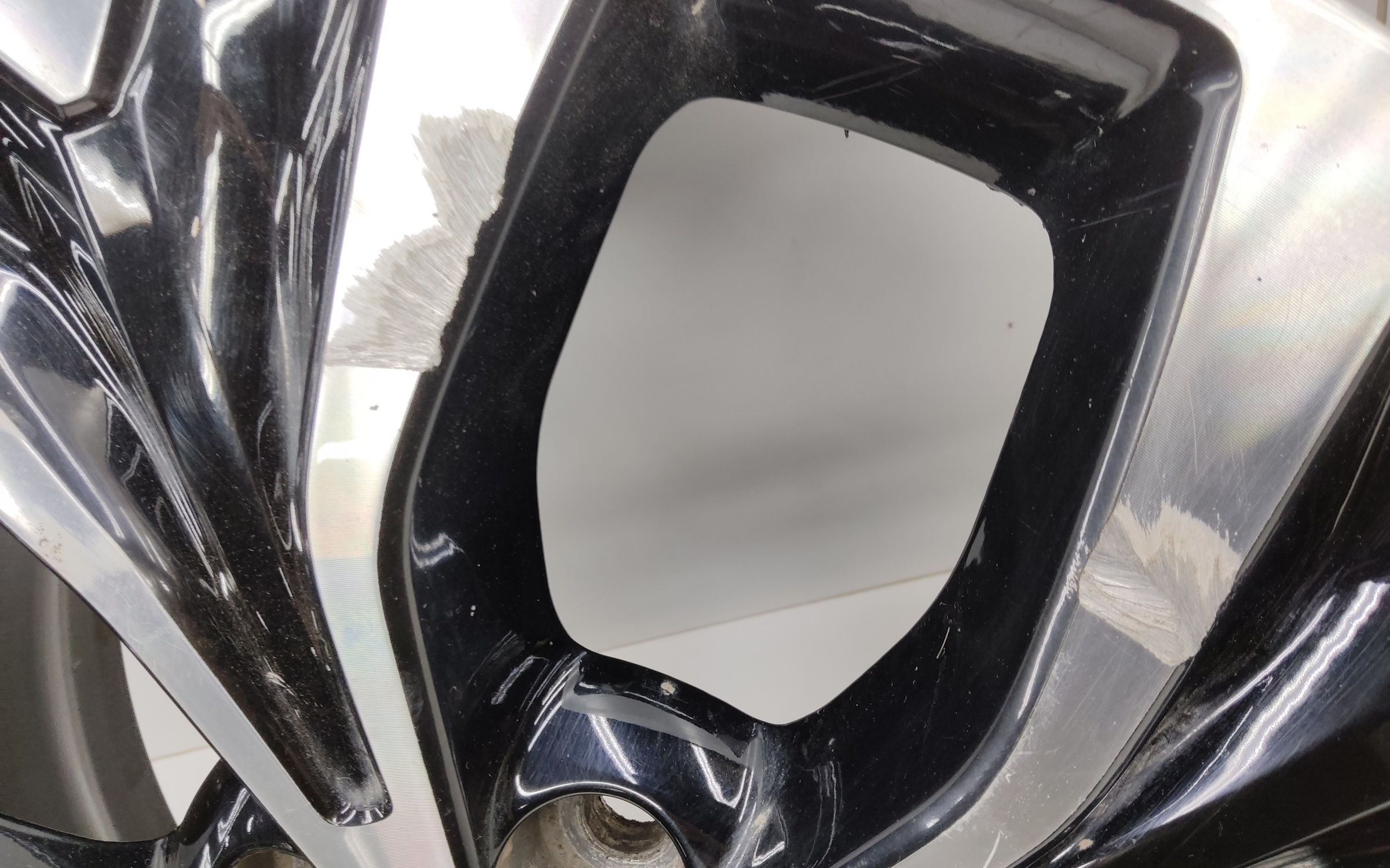 Диск колеса литой Kia Carnival 4 R18