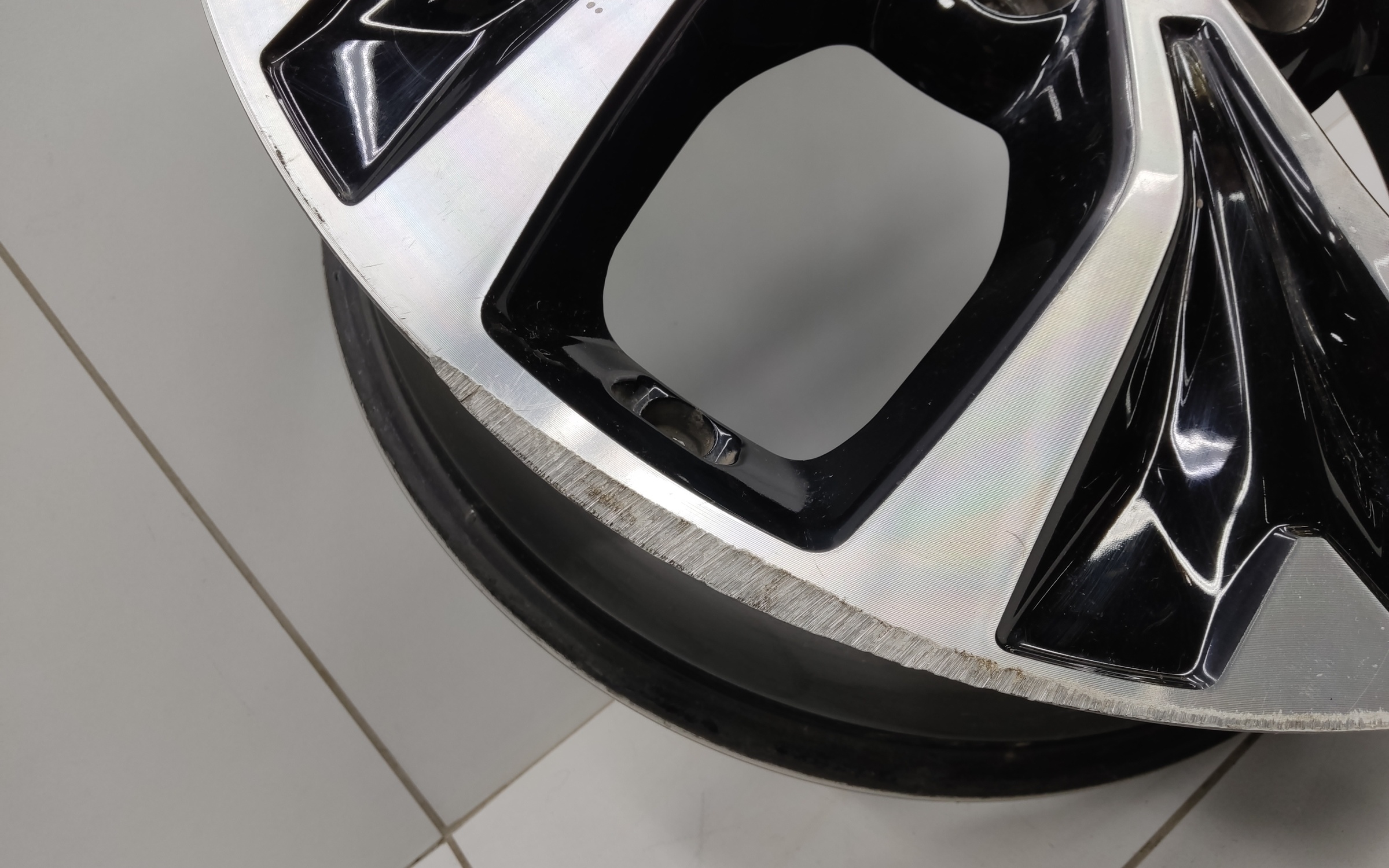 Диск колеса литой Kia Carnival 4 R18