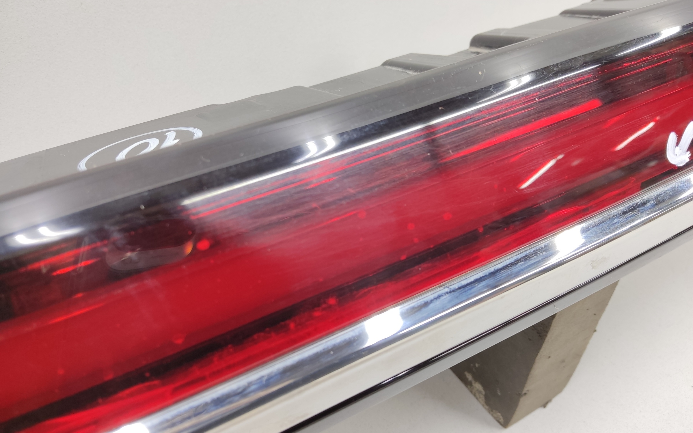 Фонарь крышки багажника Geely Monjaro LED