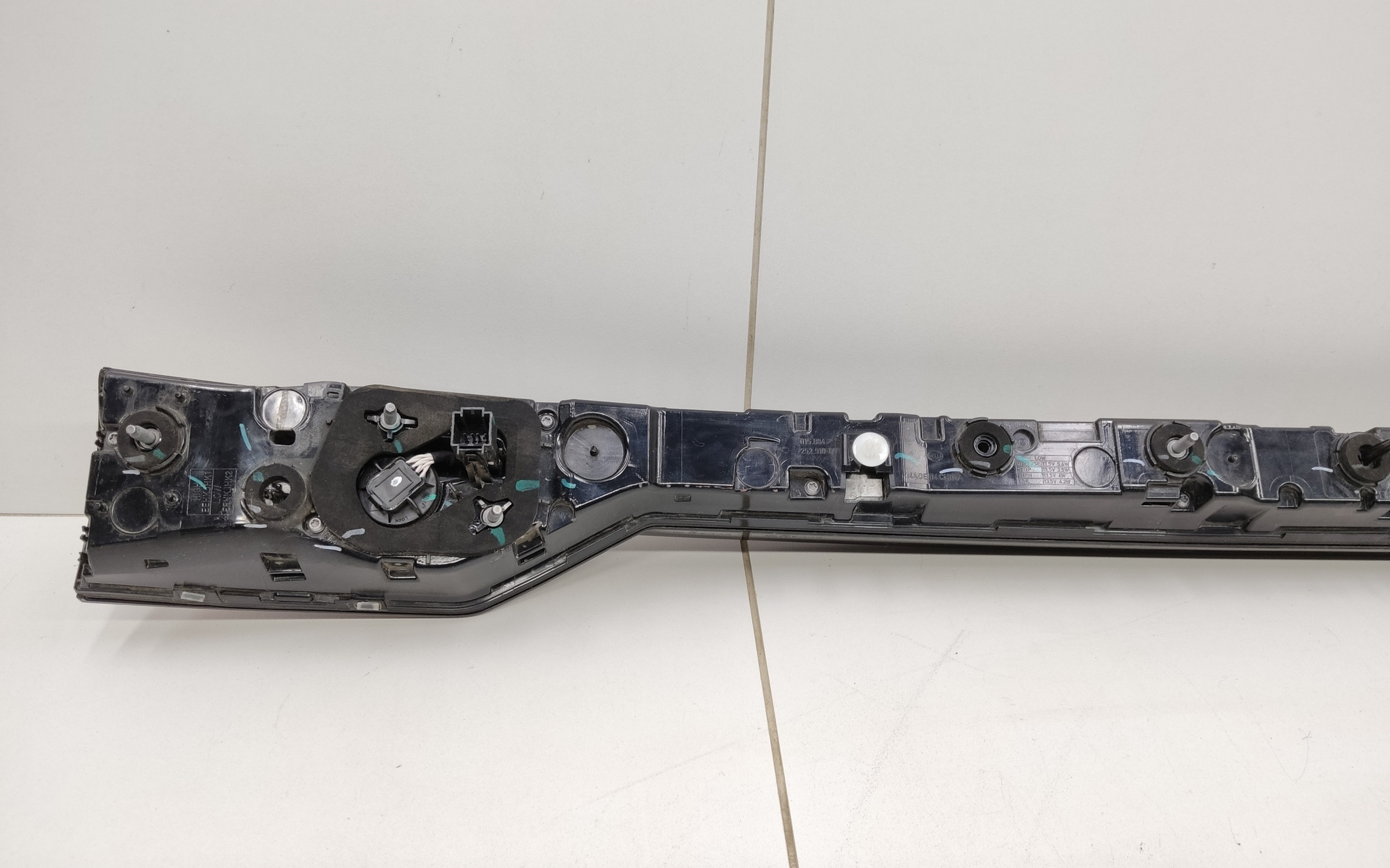 Фонарь крышки багажника Geely Monjaro LED