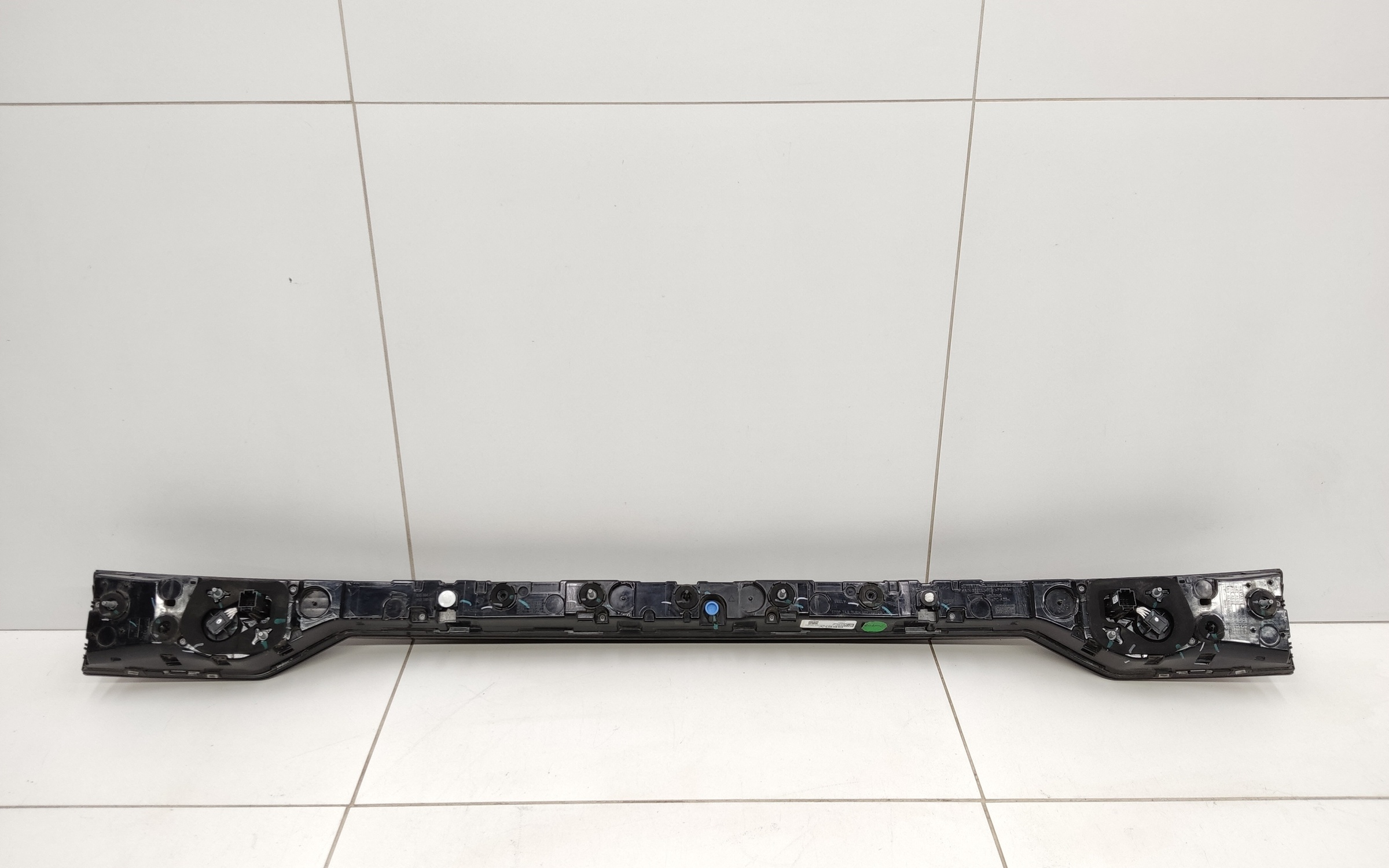 Фонарь крышки багажника Geely Monjaro LED