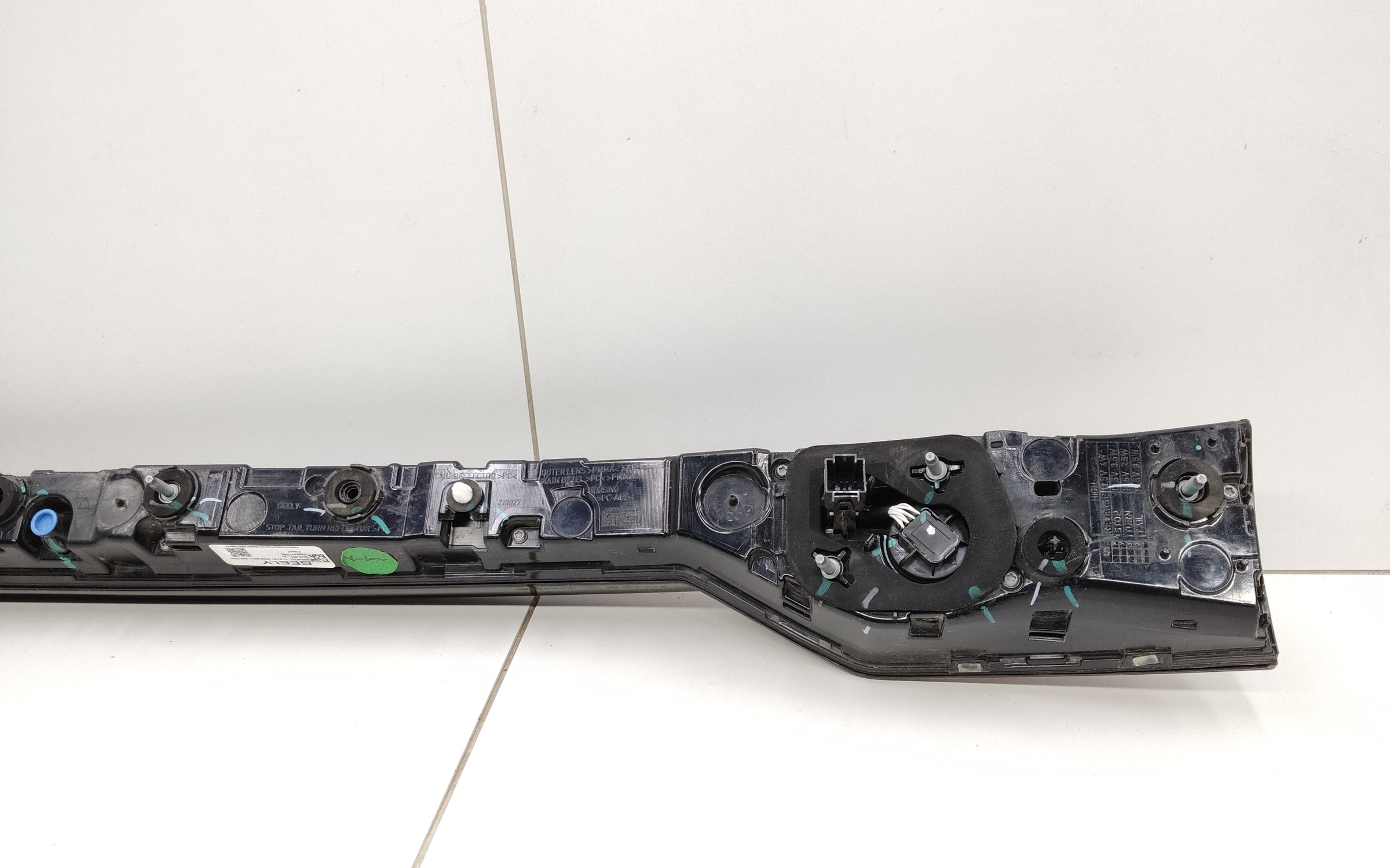 Фонарь крышки багажника Geely Monjaro LED