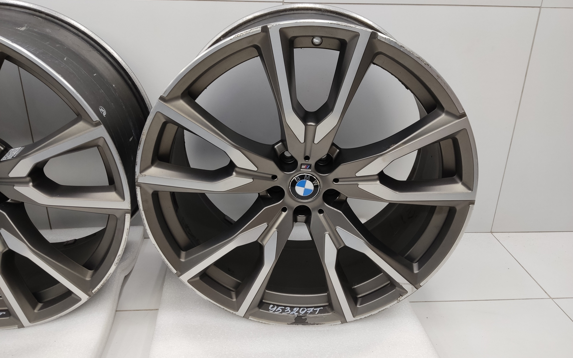 Комплект дисков  BMW X7 G07 R22 серый