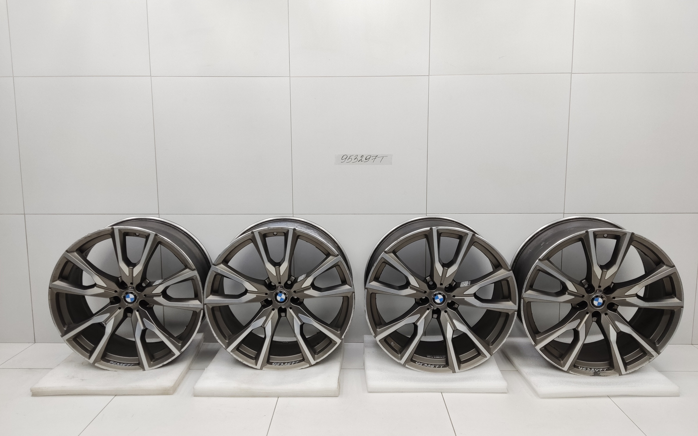 Комплект дисков  BMW X7 G07 R22 серый