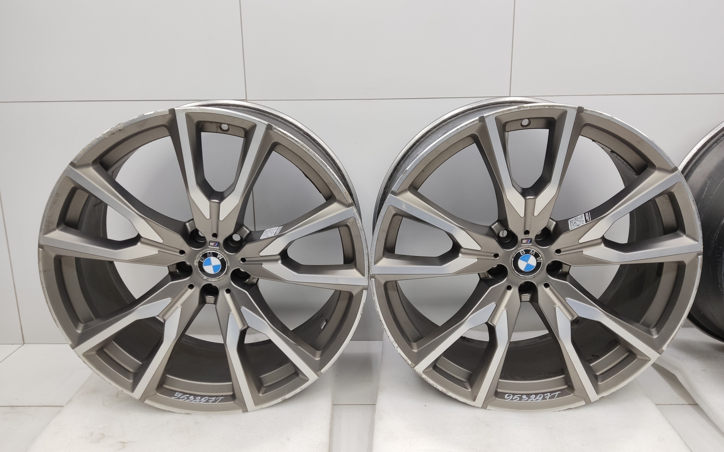 Комплект дисков  BMW X7 G07 R22 серый