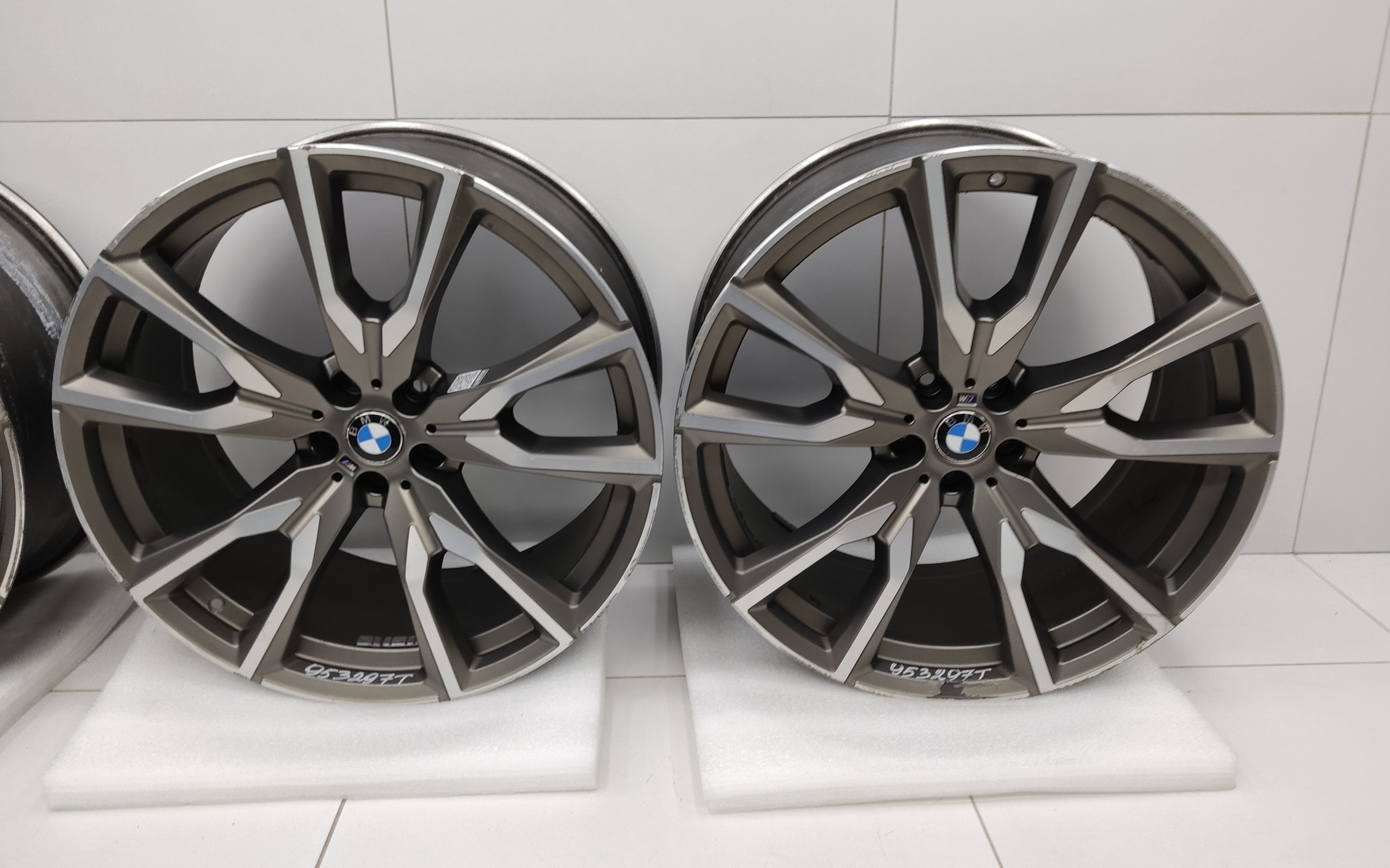 Комплект дисков  BMW X7 G07 R22 серый